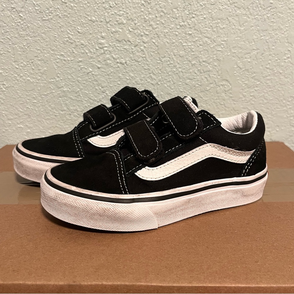Vans Kids Old Skool V shoes - size 11